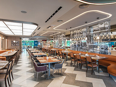 Modern restaurant at Maritim Hotel Amelia with stylish design and spacious seating