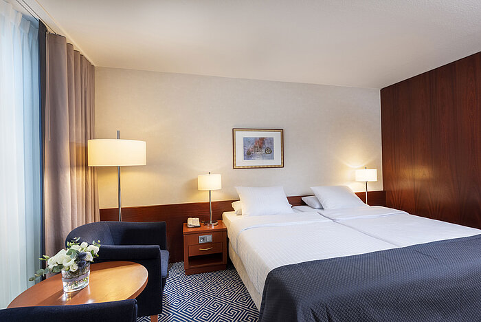 Classic double room at Maritim Hotel Würzburg with bright ambiance and cozy seating area