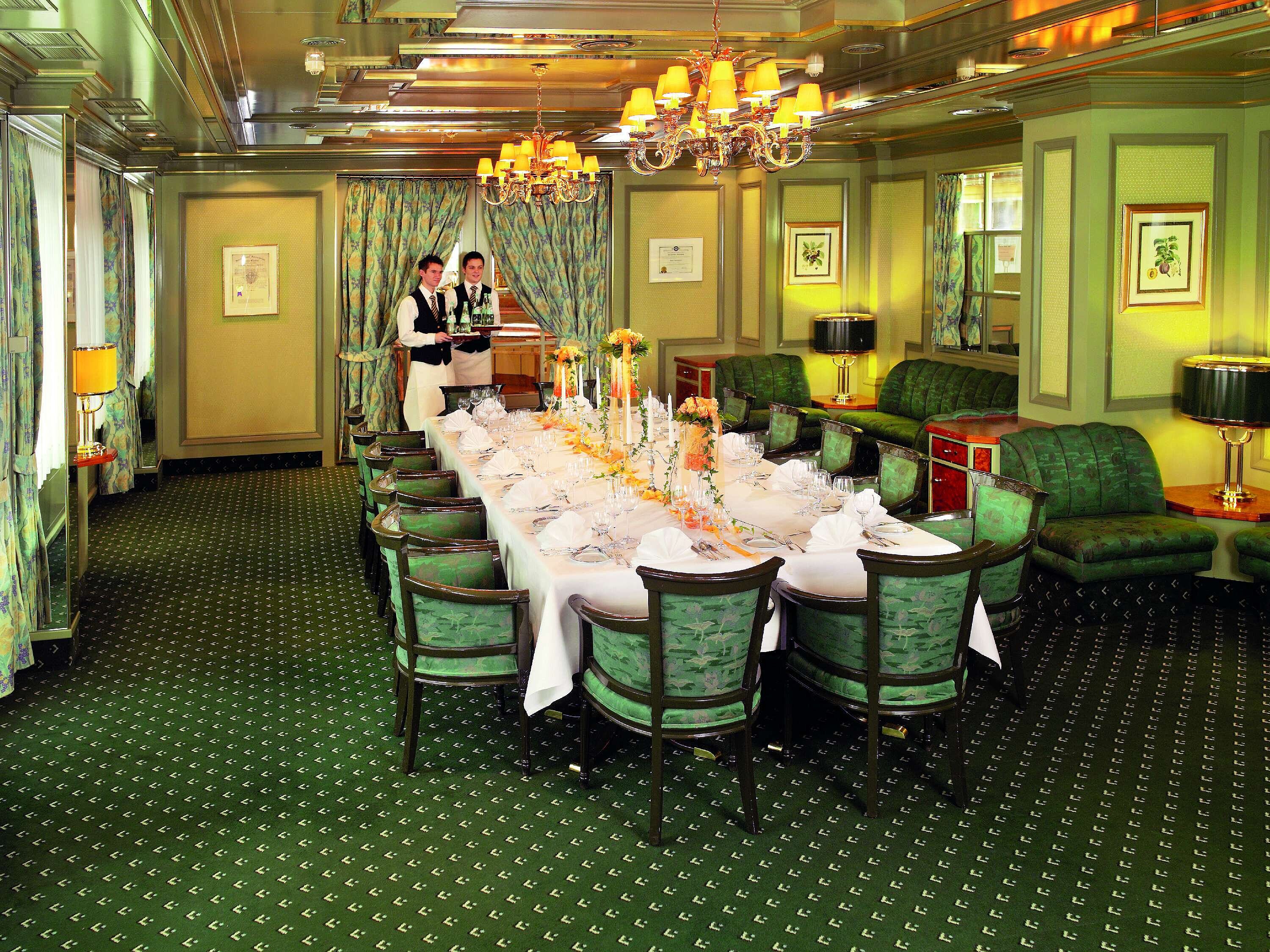 Stylish dining room with festive table at Maritim Hotel Bad Salzuflen for special occasions