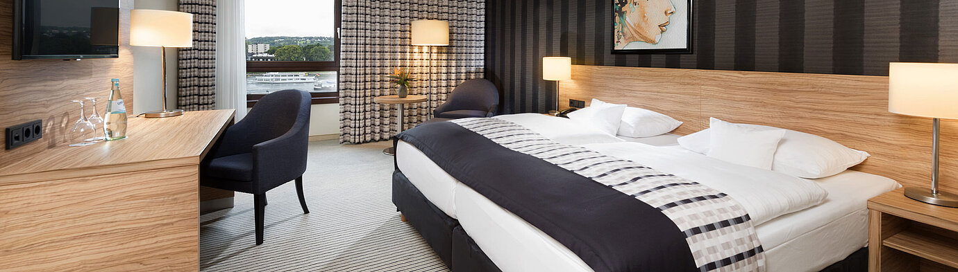 Elegant twin room at Maritim Hotel Königswinter with Rhine view, modern design, and stylish interior.