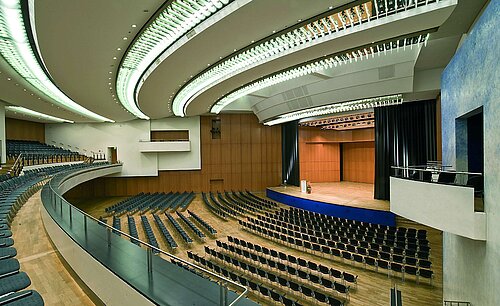 Einstein Saal at Maritim Hotel Ulm with stage and presentation area.