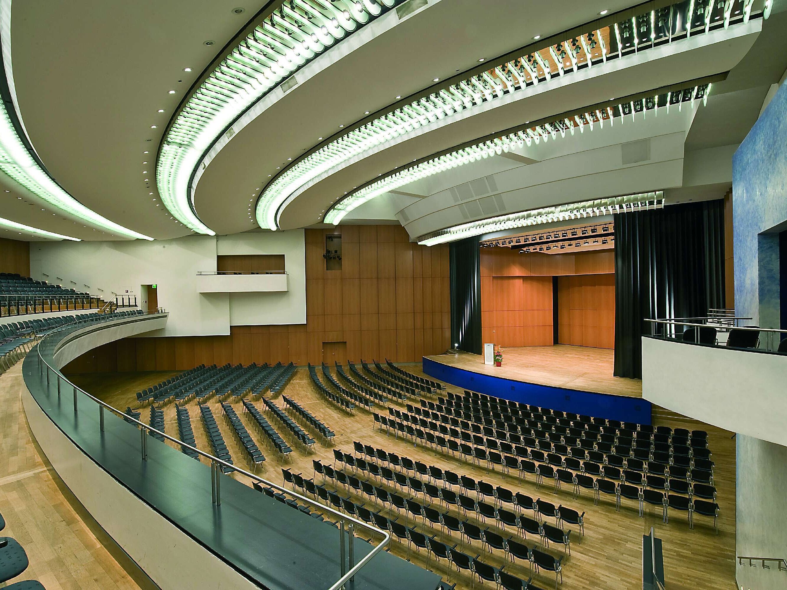 Einstein Saal at Maritim Hotel Ulm with stage and presentation area.
