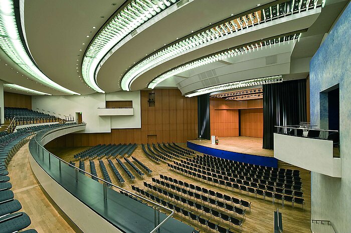Einstein Saal at Maritim Hotel Ulm with stage and presentation area.