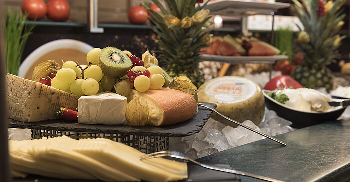 Fresh cheese platter with grapes and fruit at the buffet of Maritim proArte Hotel Berlin.