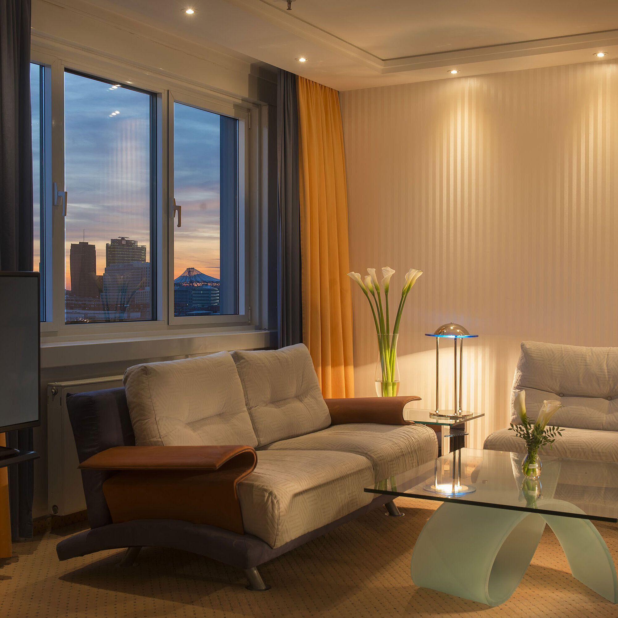 Seating area with sunset view in the Kuckei Suite at Maritim proArte Hotel Berlin.