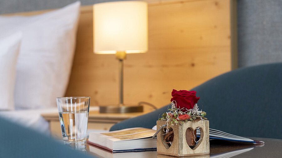 Red rose in heart-shaped wooden vase in a room at Maritim TitiseeHotel