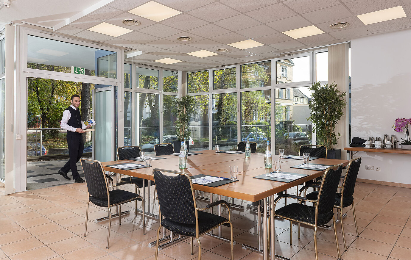 Conference room with large windows and direct terrace access at the Maritim Hotel Königswinter.