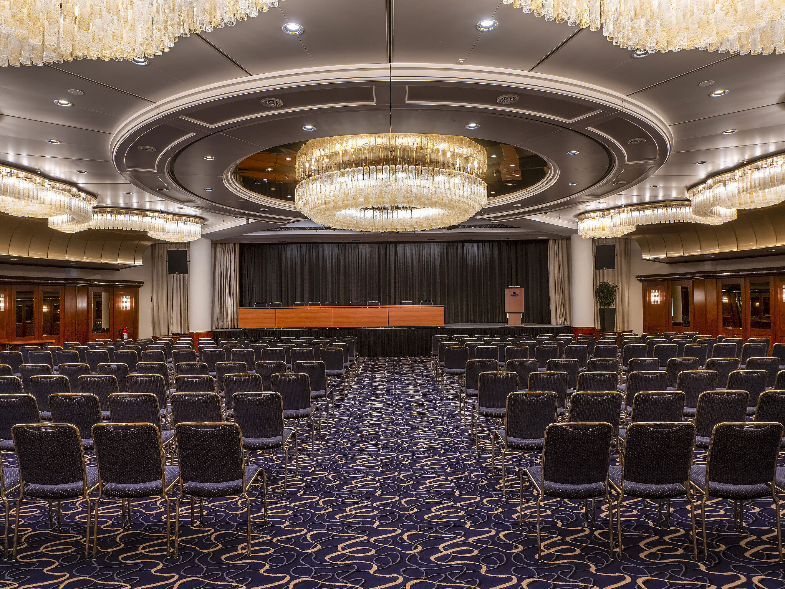 Elegant Heumarkt Hall at Maritim Hotel Cologne, perfect for events, featuring luxurious chandeliers and modern seating.