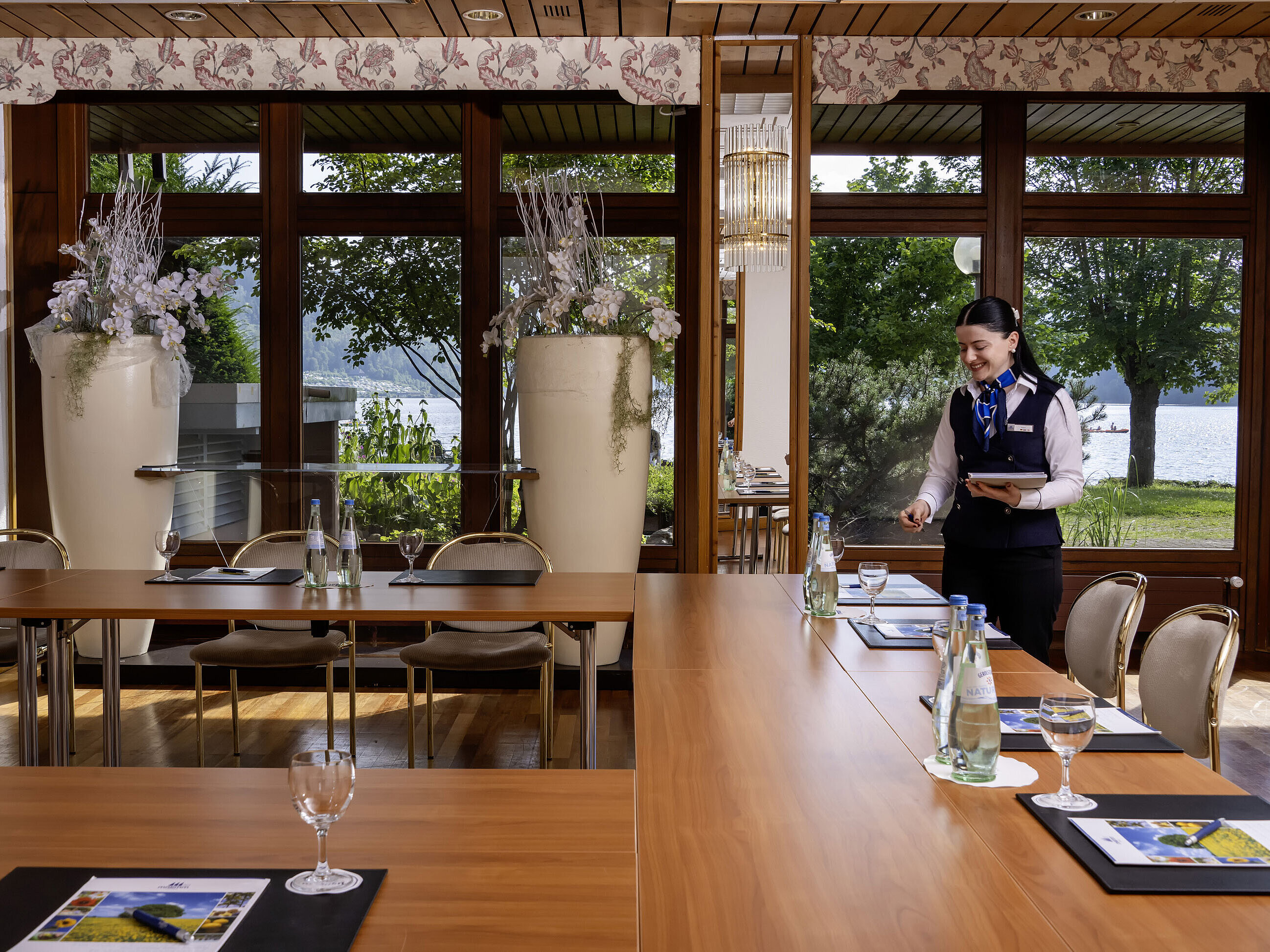 Meeting room with personal service and direct lake view at Maritim Hotel Titisee