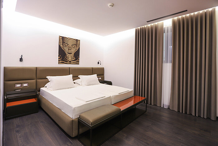 Stylish double room at Maritim Resort Marina Bay with modern interior and comfortable bed