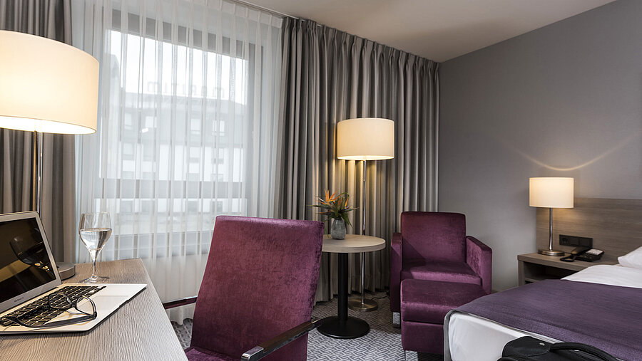 Stylish single room at Maritim Hotel Königswinter with desk, armchair, and modern design.