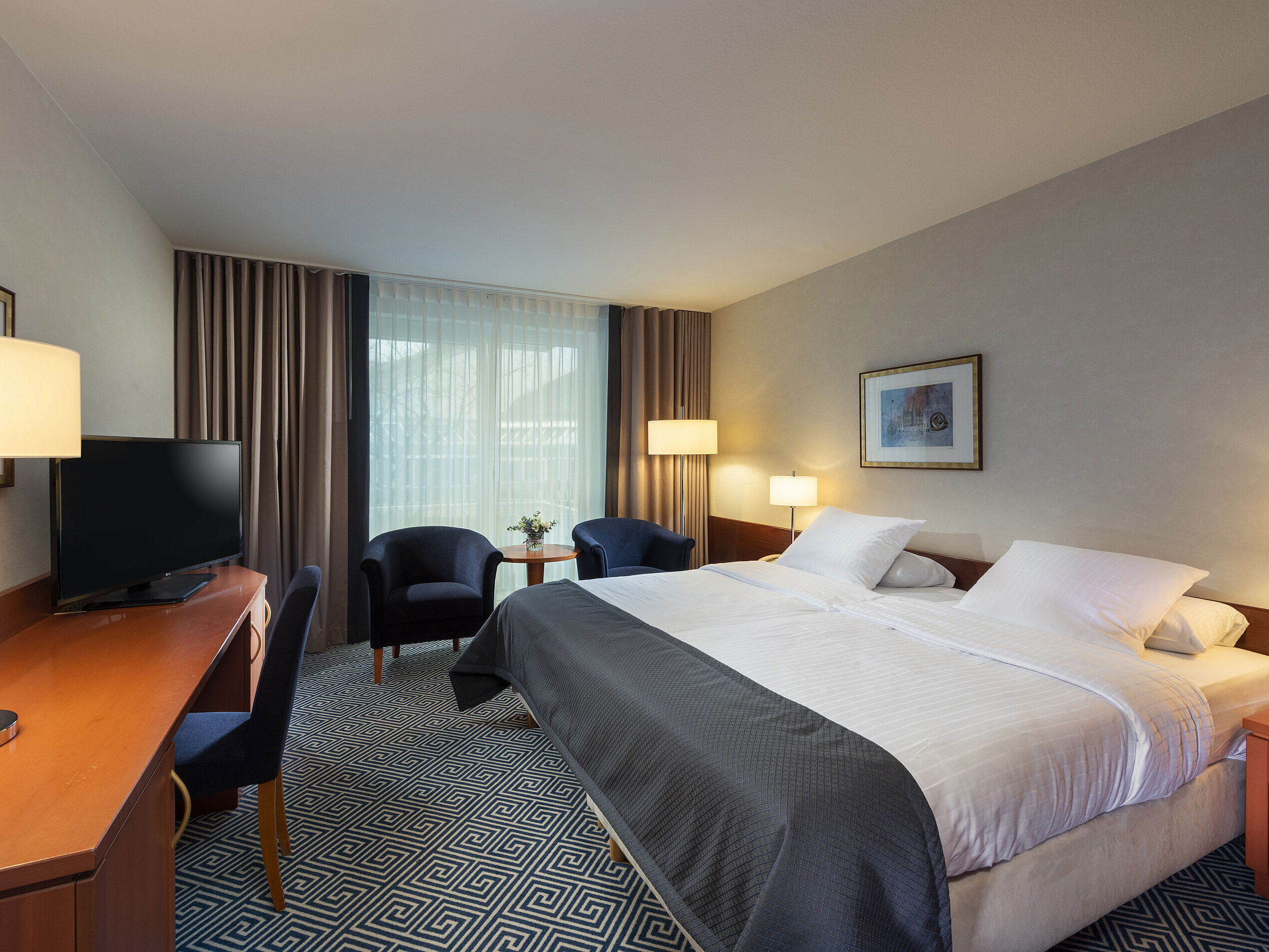 Timeless double room at Maritim Hotel Würzburg with a large bed and welcoming atmosphere