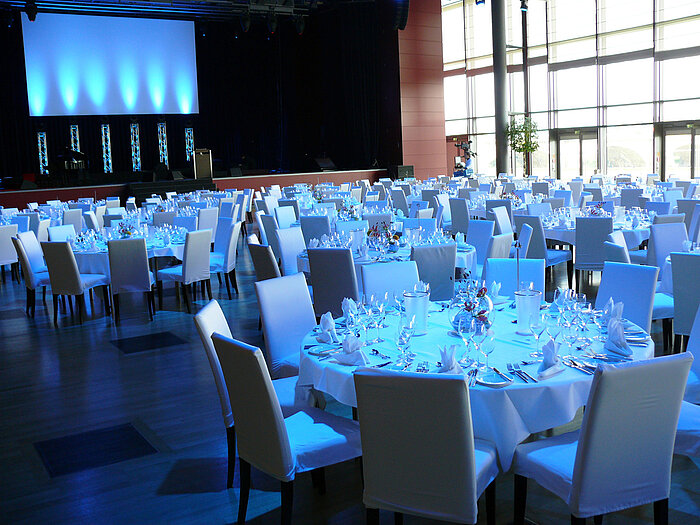 Großer Saal banquet round tables | Maritim Hotel & Internationales Congress Center Dresden