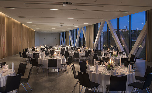 Elegant event venue at Maritim Hotel Würzburg with round tables and view of the fortress