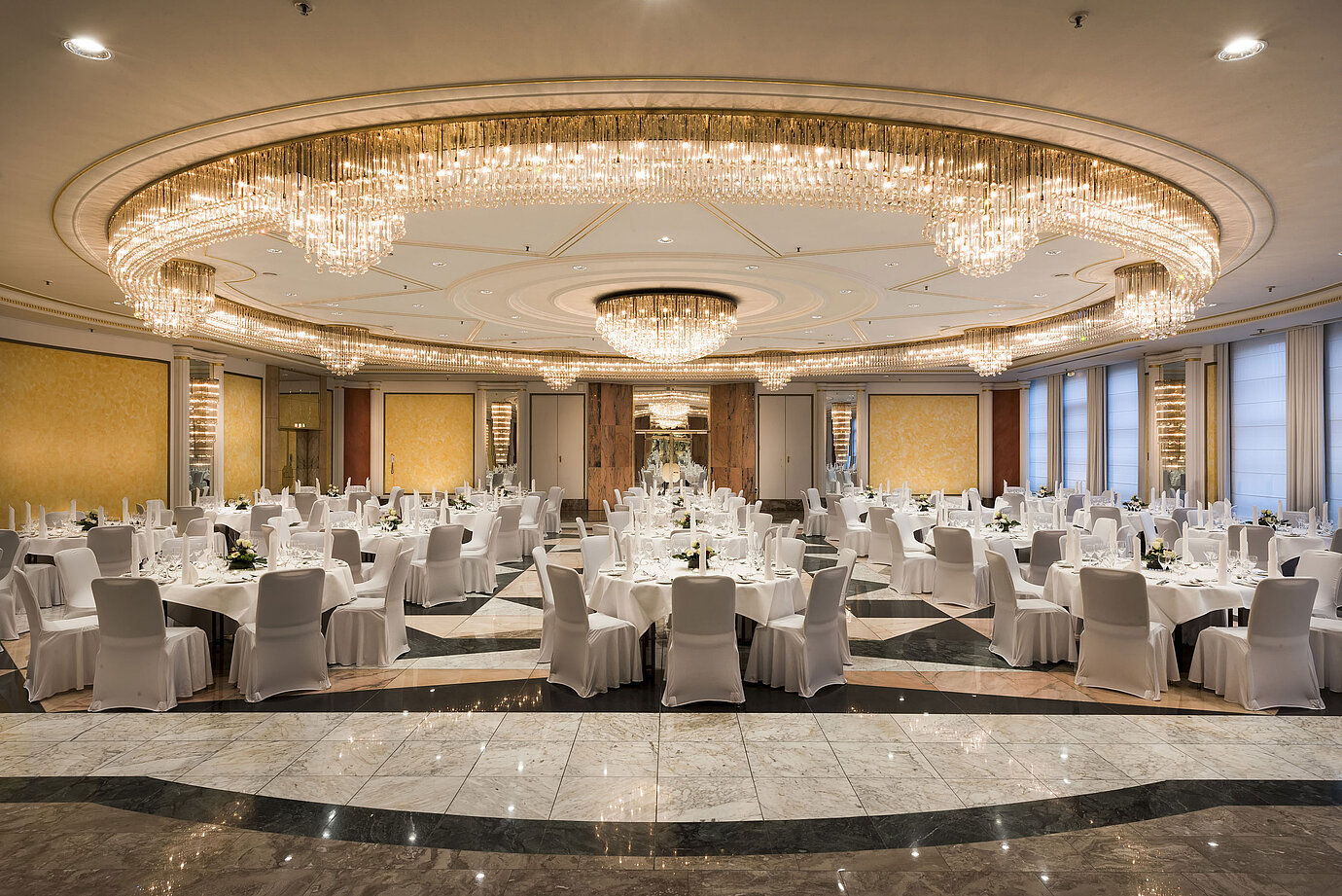 Schumann Hall at Maritim Hotel Bonn with festive decor and elegant chandeliers, ideal for weddings and banquets.