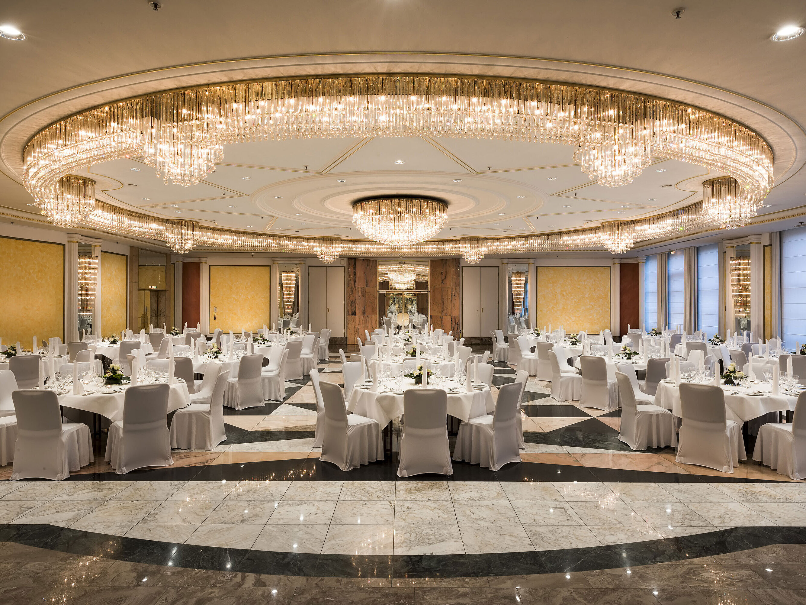 Schumann Hall at Maritim Hotel Bonn with festive decor and elegant chandeliers, ideal for weddings and banquets.