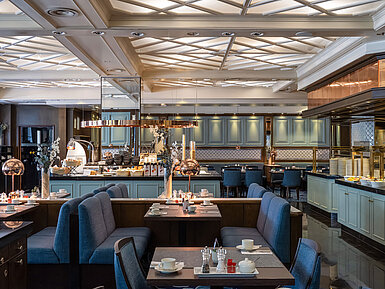 Elegant interior and buffet area of Restaurant Landgraf at the Maritim Hotel Darmstadt. Cozy seating areas.