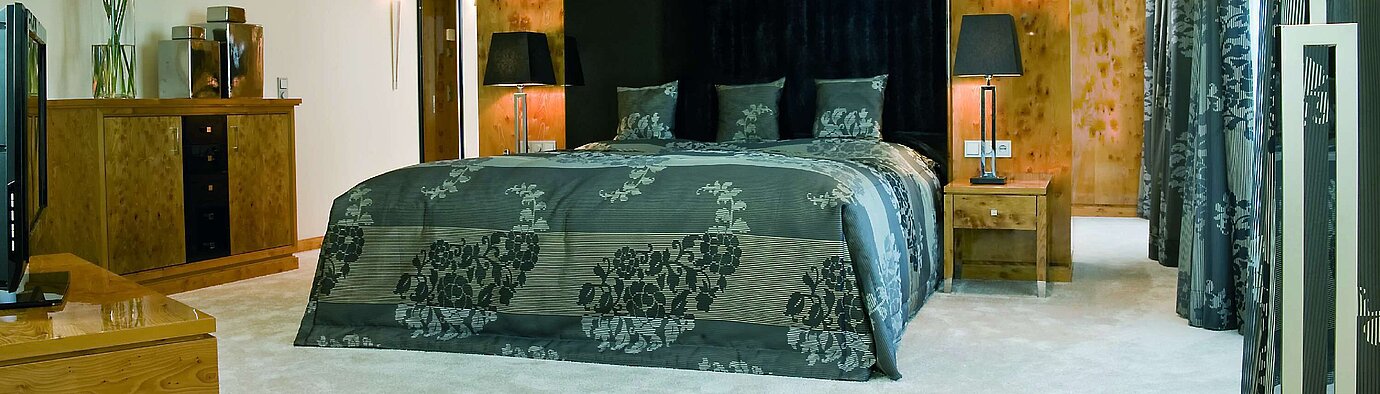 Elegant bedroom of the Presidential Suite at Maritim Hotel Düsseldorf with premium furniture,luxurious bed,and stylish details