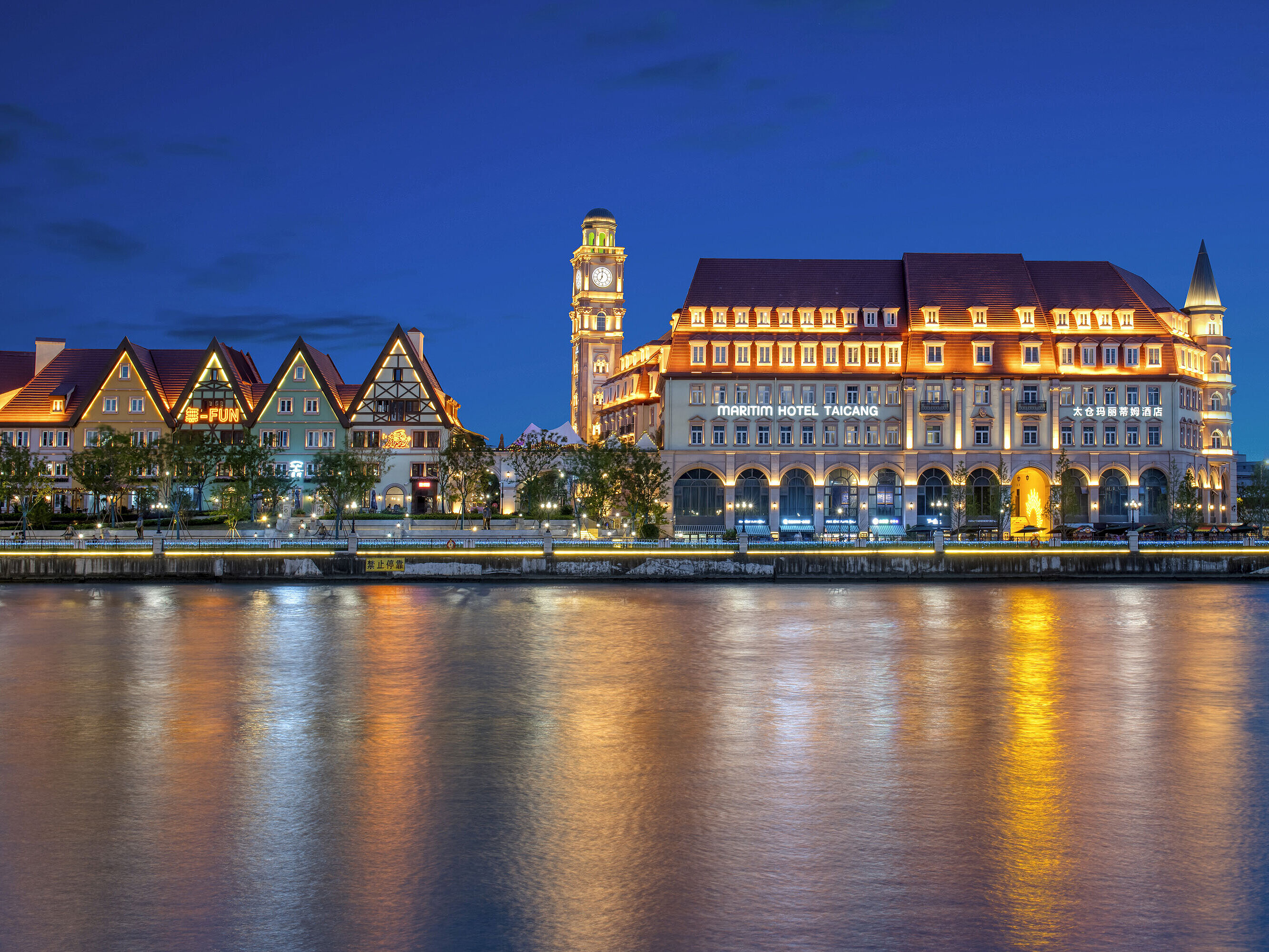 Maritim Hotel Taicang at night with illuminated façade reflecting in the water