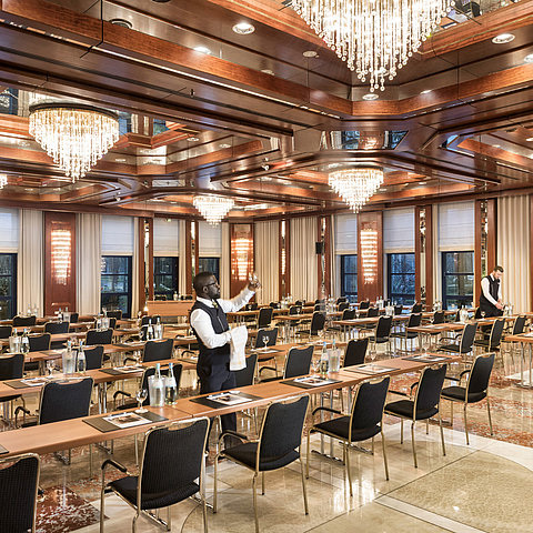 Reger Hall at Maritim Hotel Bonn, with elegant lighting and row seating, perfect for events and conferences.