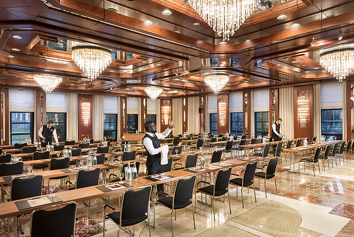 Reger Hall at Maritim Hotel Bonn, with elegant lighting and row seating, perfect for events and conferences.
