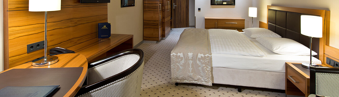 Comfortable Classic room at Maritim Hotel Bad Homburg with modern design and desk.