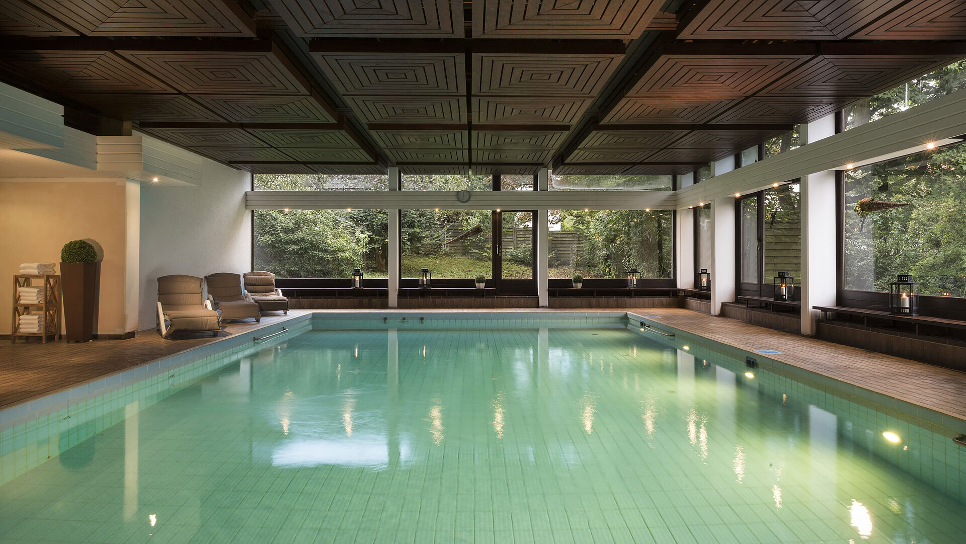 Bright indoor pool at Maritim Hotel Bad Salzuflen with large windows and view of the greenery