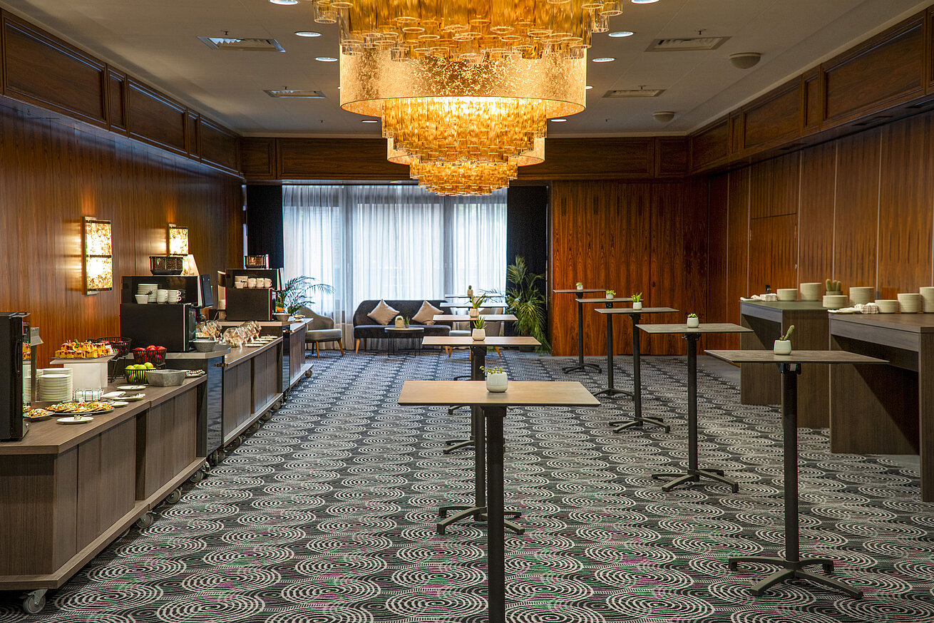 Elegant conference room at Maritim Hotel Darmstadt featuring a stylish coffee break setup, modern design, and natural light.