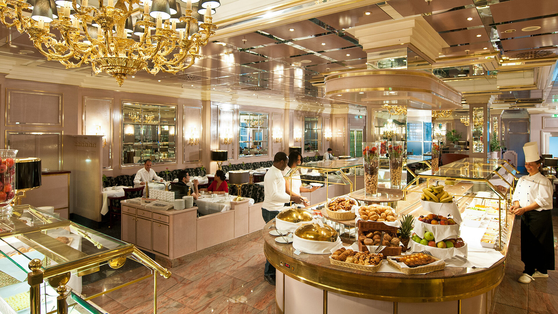 Large breakfast buffet with fresh food at the elegant restaurant of Maritim Hotel Munich