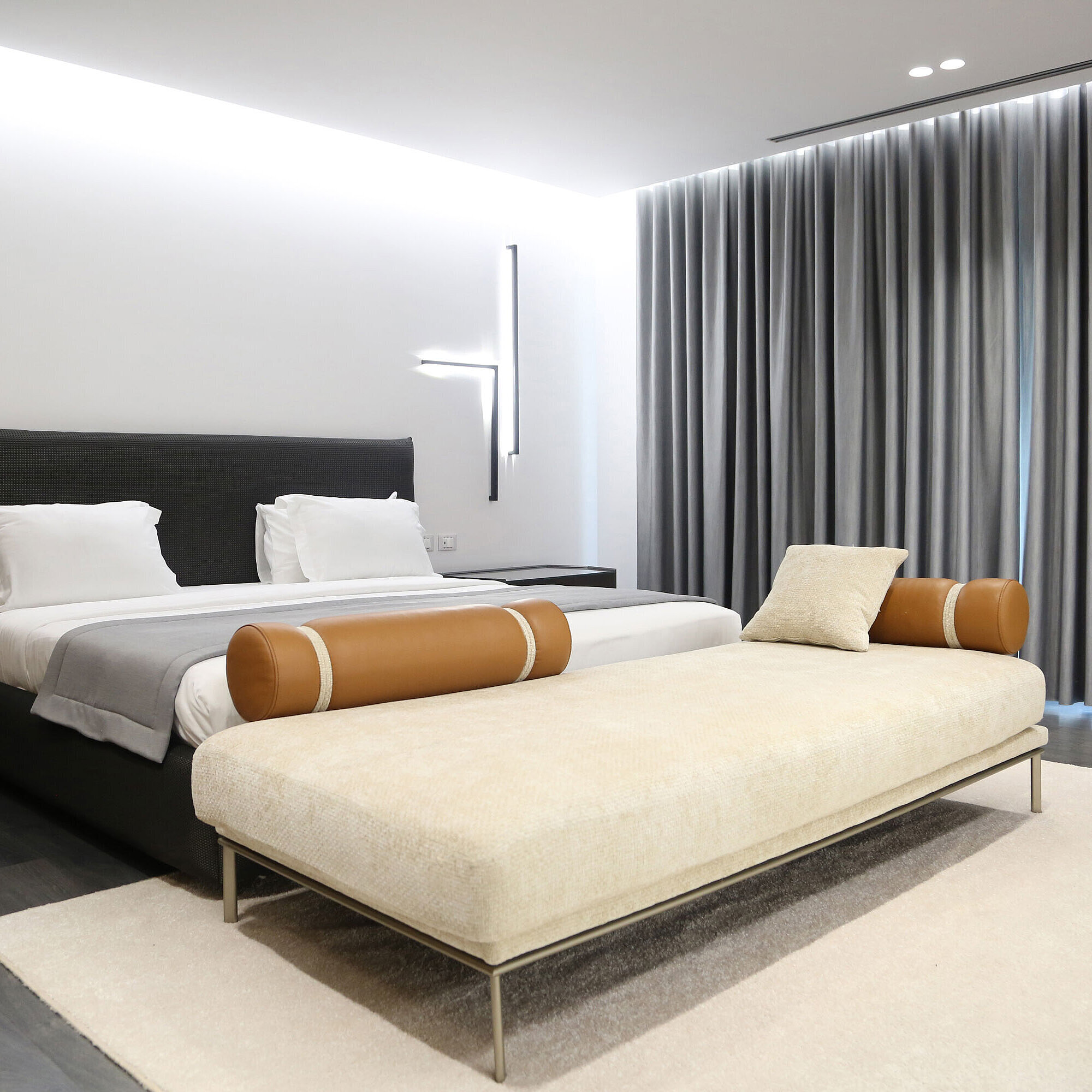 Bright double room at Maritim Resort Marina Bay with modern design and large sofa