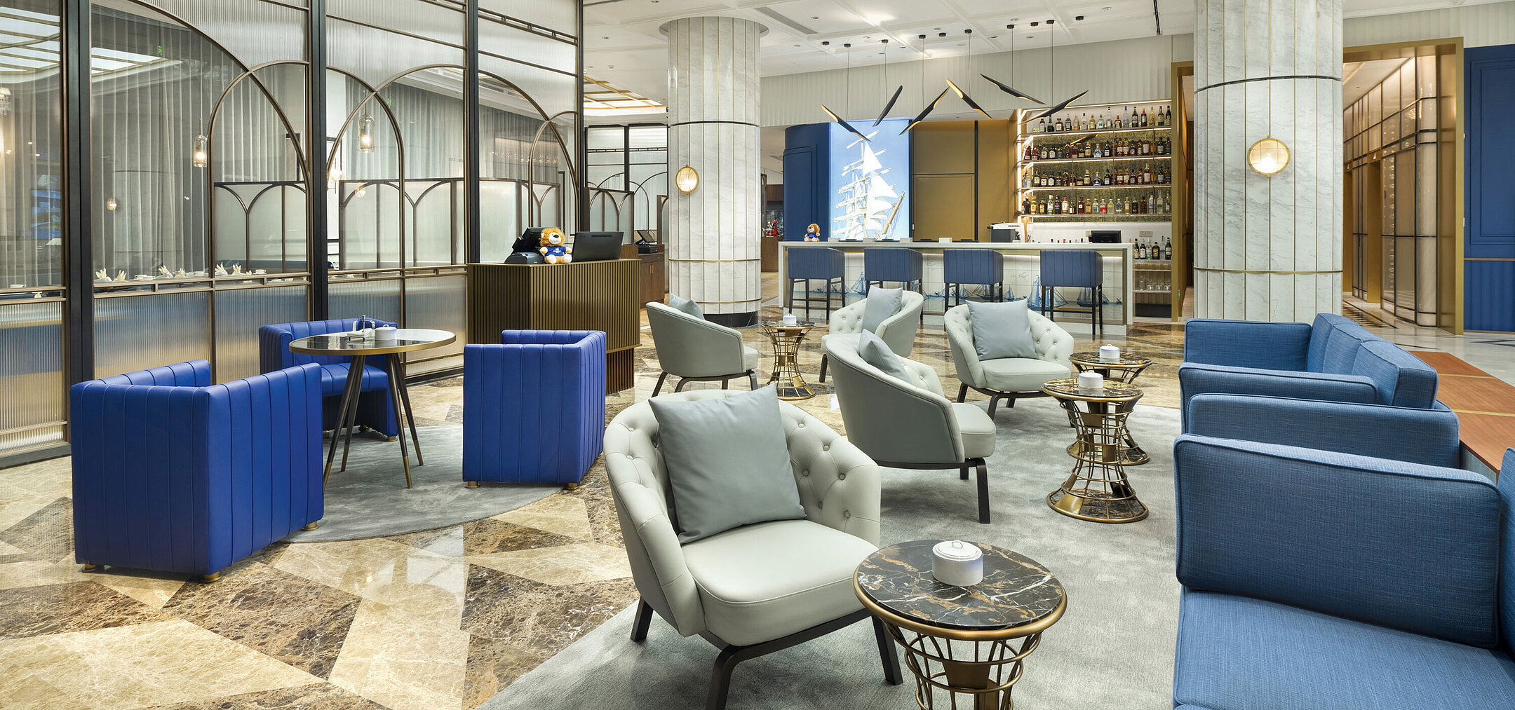 Modern lounge area with comfortable seating and stylish bar at Maritim Hotel Taicang