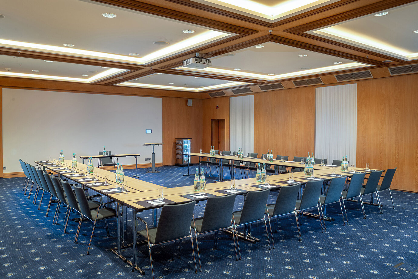 Salon Echter at Maritim Hotel Würzburg with U-shaped seating for meetings and conferences